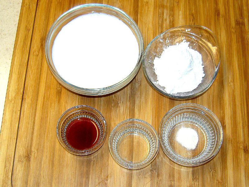 Mis en place - whipping cream, powdered sugar, vanilla, coconut extract and agar.