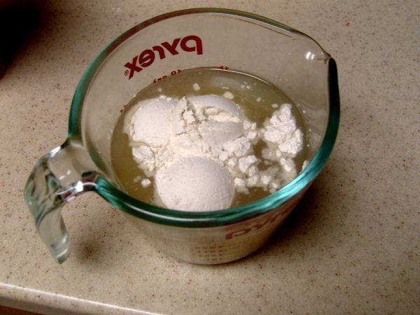 Mix wine, chicken broth, flour. Either use a whisk or a fork.