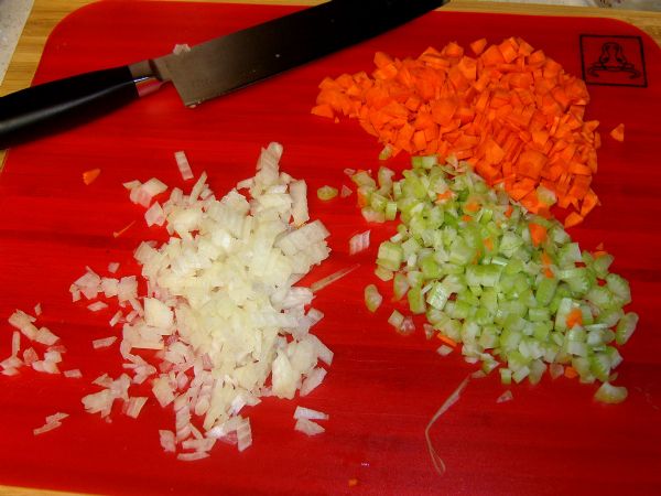 Chop mirepoix