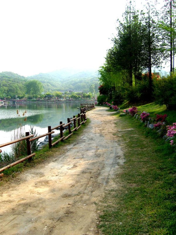 Seolbongho Lake in Icheon at World Ceramic Center