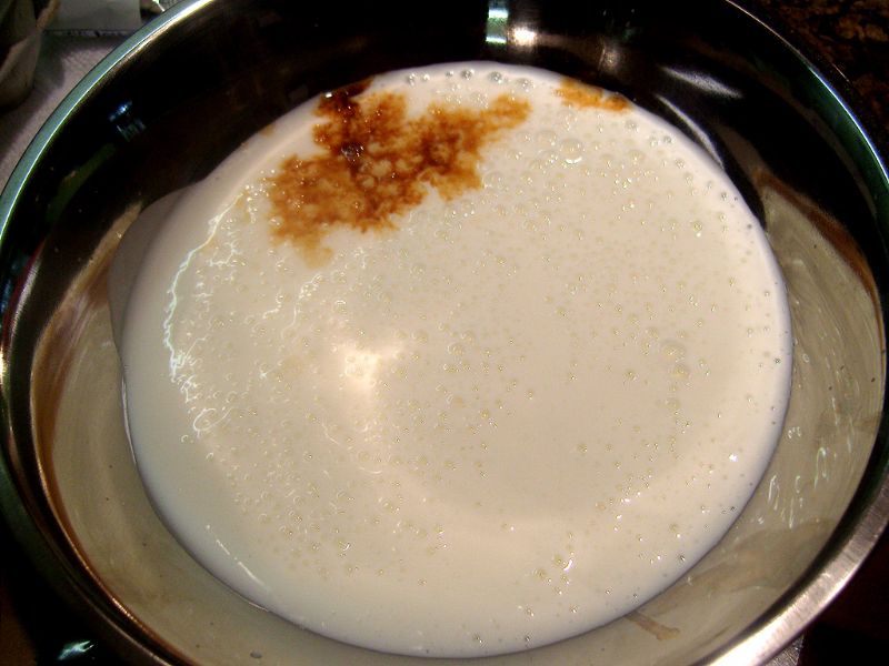Mix buttermilk, vanilla and egg whites together