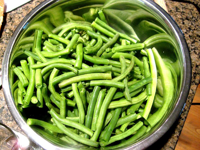 Trim and rinse the green beans