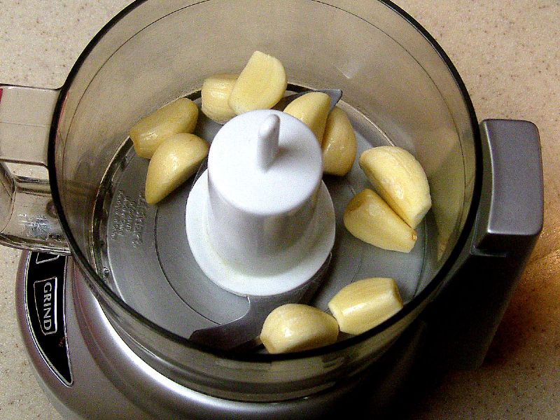 10 Garlic cloves in a food processor.