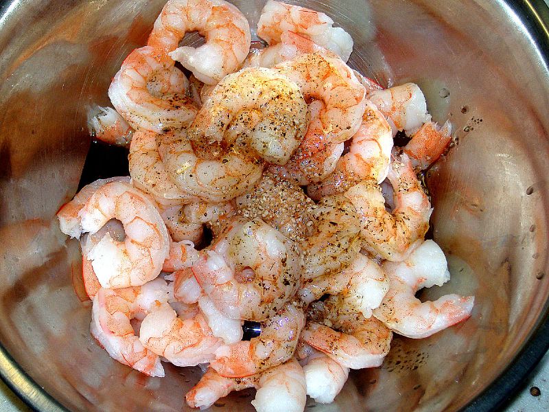 Pour oil mixture over shrimp.