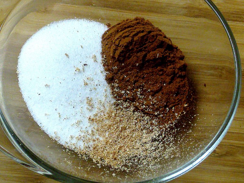 Topping (sugar, cinnamon, nutmeg)
