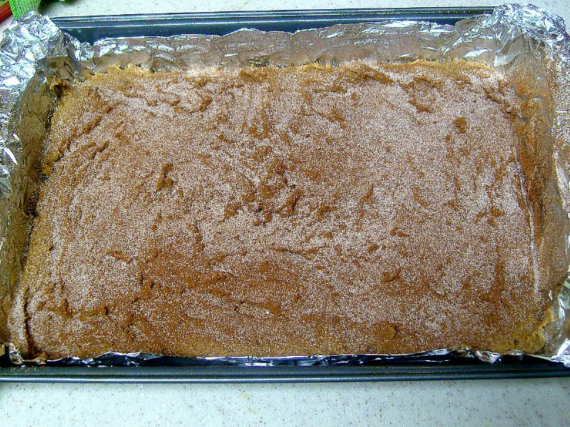 Add sugar mixture evenly over top (I use a sifter to tap it across).