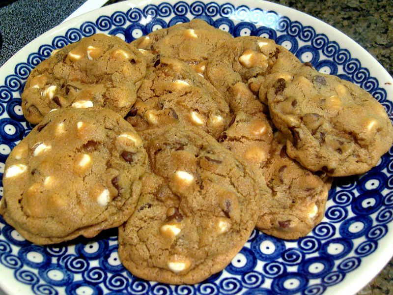 Double Chocolate Chip Cookies (White)